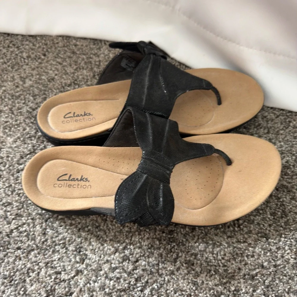 Clarks Brinkley Flora Black Shimmer Bow Thong Sandals Womens 10 Wide Comfort